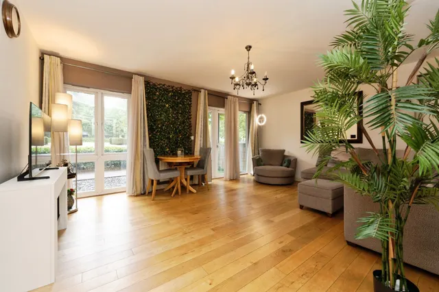 Modena Mews, Watford, photo 1