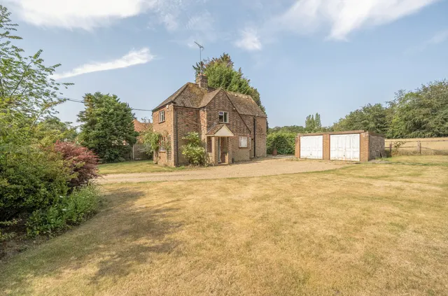 Highams Lane, Chobham, Woking, Surrey, GU24 8TD, photo 1