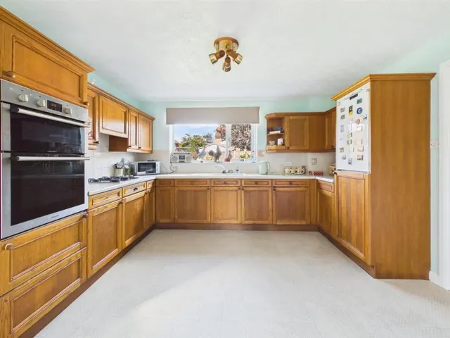 Honeysuckle Drive, Abbeymead, photo 2