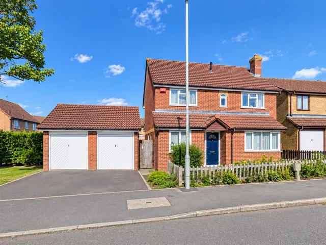 Honeysuckle Drive, Abbeymead, photo 1