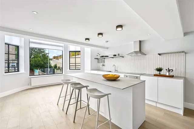 Caxton Gate, 32 Caxton Road, London, W12 8JS, photo 1