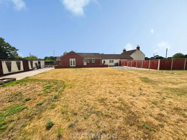 Mosscroft Lane, Hatfield Woodhouse, DN7, photo 1