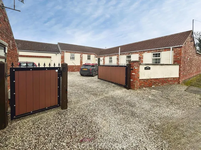 Mosscroft Lane, Hatfield Woodhouse, DN7, photo 2
