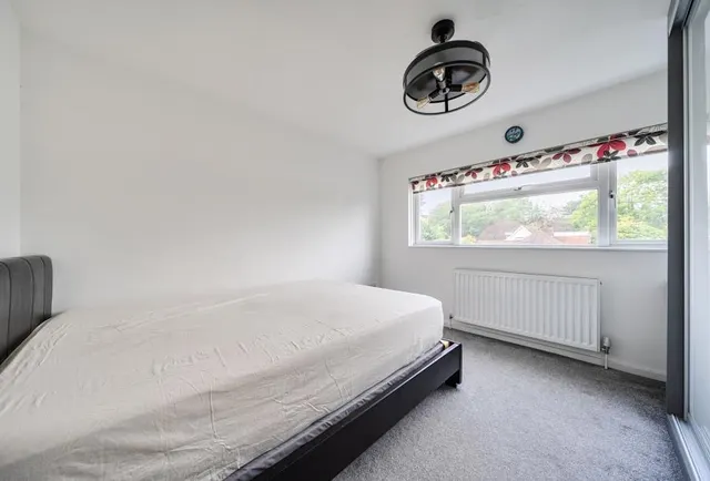 Benhams Drive, Horley, RH6, photo 3