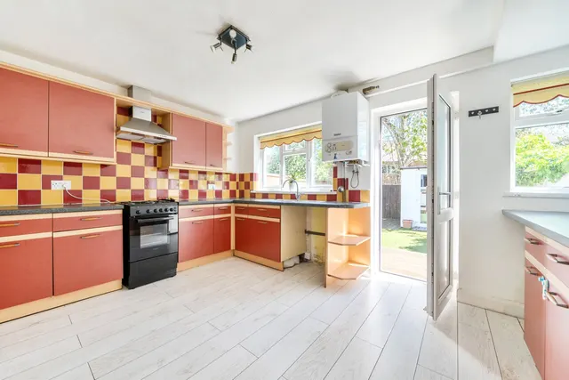 Muirfield Close, Watford Fees Apply, WD19, photo 2