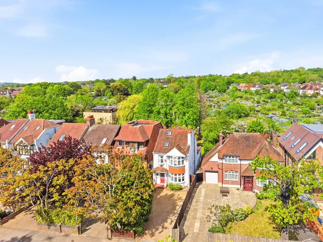 Coombe Lane, West Wimbledon, SW20, photo 3