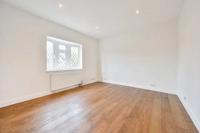 Photo 3 — 380a Malden Road, Worcester Park