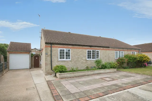 Wade Close, Eastbourne, photo 1