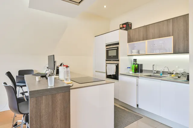 Photo 2 — 7 Eliza House, 38 Glasshill Street, London