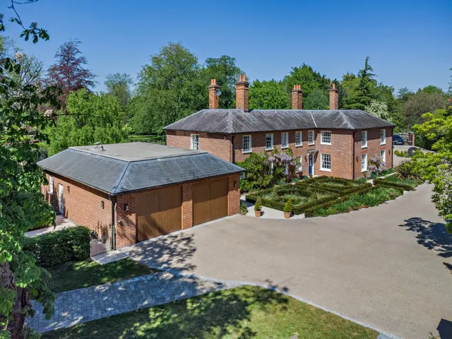Theale, Reading, RG7, photo 2