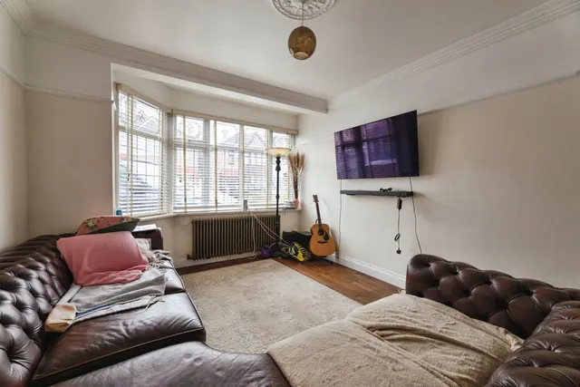 Photo 3 — Trelawney Road, Ilford, IG6