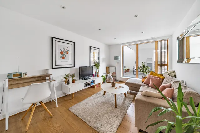 Flat 6, Wesleyan School House, 41 Leswin Road, London, photo 1
