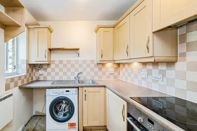 West End Road, High Wycombe, HP11, photo 2