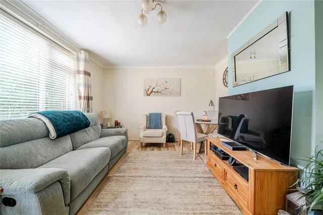 Photo 3 — Dorney Rise, Orpington, BR5