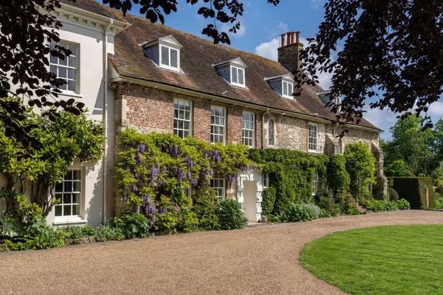Photo 2 — Sutton-At-Hone, Nr Farningham, Kent, DA4 9HQ