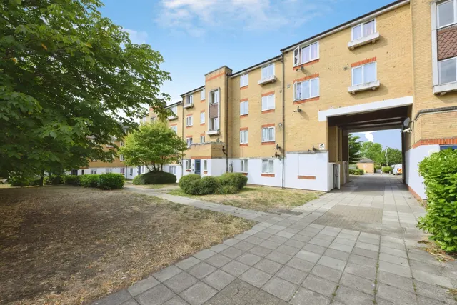 Dads Wood, Harlow, photo 1