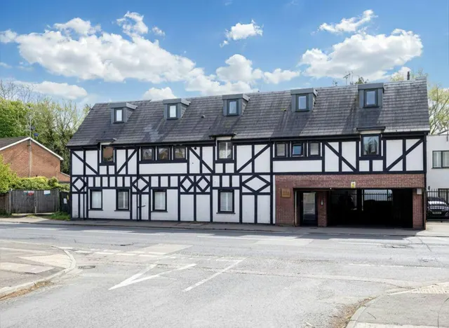 Uxbridge Road, Mill End, WD3, photo 1