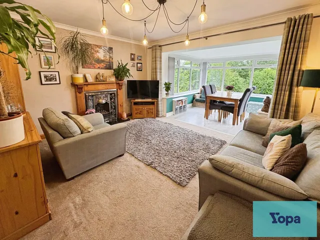 Hillcrest Avenue, Kingsley Holt, ST10, photo 1