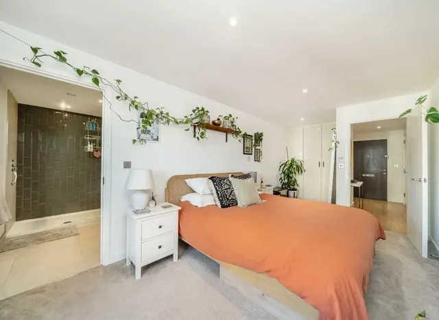 Caversham Road, Colindale, NW9, photo 3