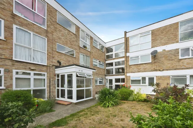 Park View, HODDESDON, photo 1