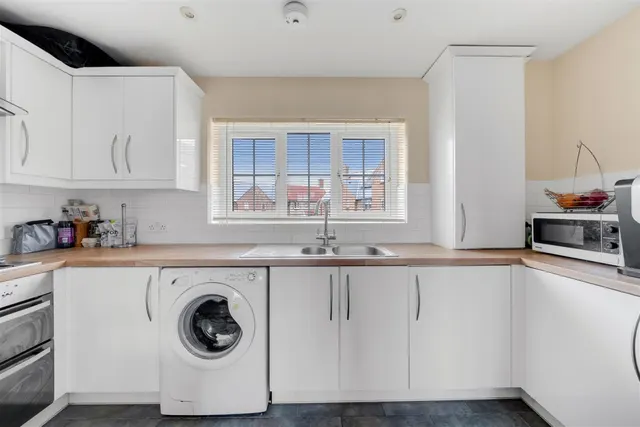 Farwell Crescent, Chickerell, DT3, photo 3