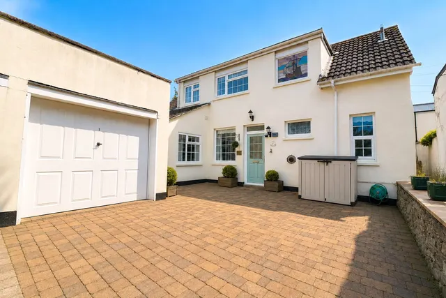 Trafalgar Gardens, Barnstaple, EX32, photo 1