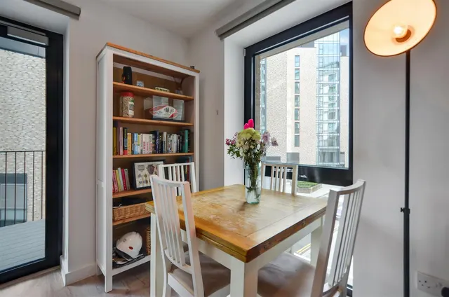 Osiers Road, London, SW18, photo 3
