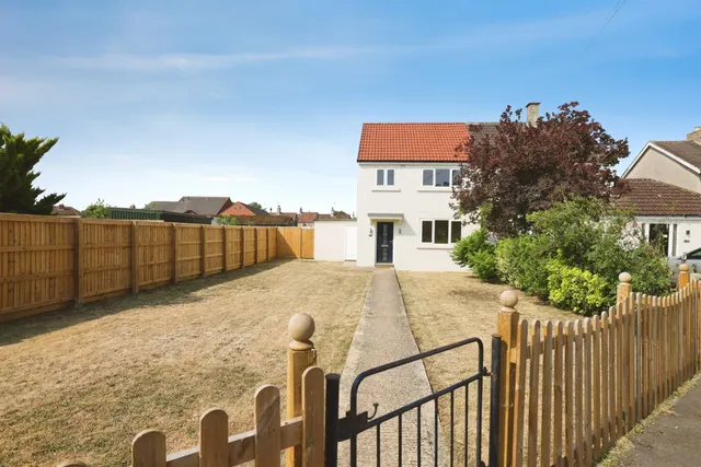 Bishop Road, Calne, photo 1