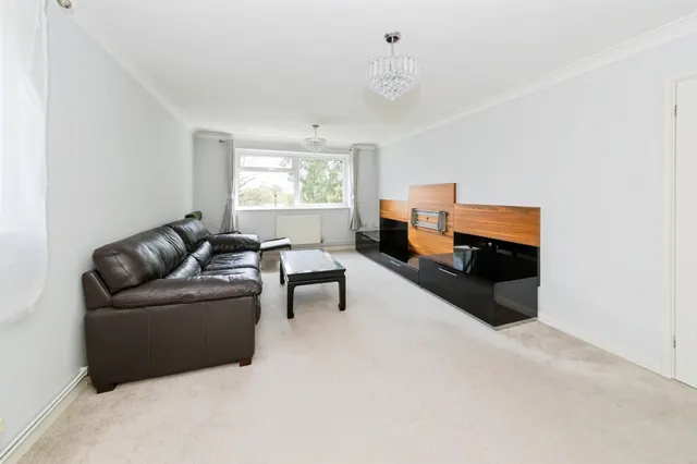 Sharrow Close, Haywards Heath, RH16, photo 2
