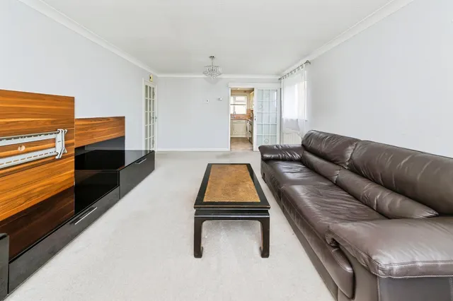 Sharrow Close, Haywards Heath, RH16, photo 3