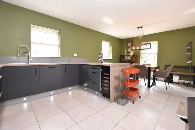 Tulip Grove, Seacroft, LS14, photo 3