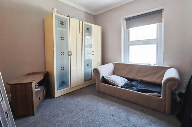 Cliff Street, Penarth, CF64, photo 3