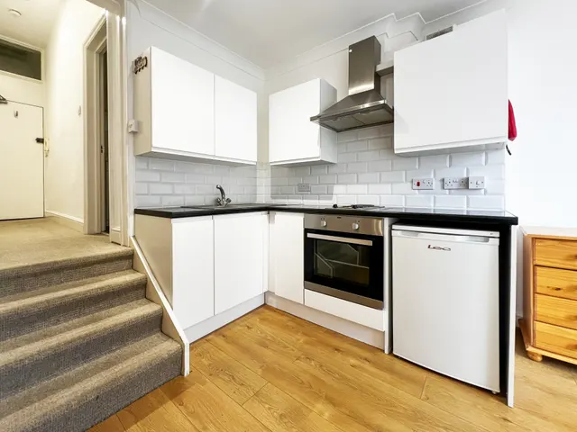 Manstone Road, Kilburn, NW2, photo 2