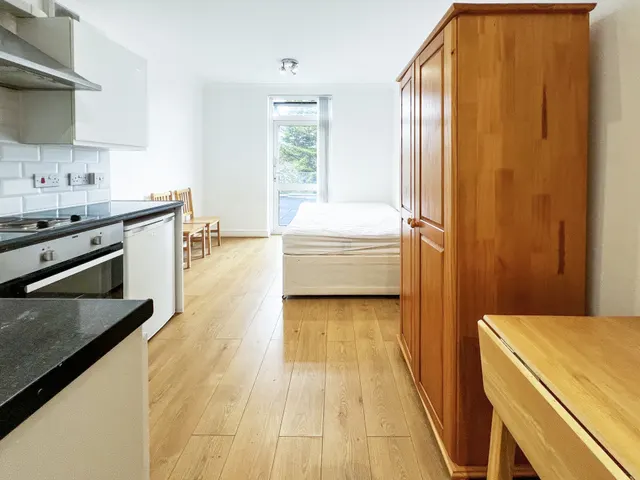 Manstone Road, Kilburn, NW2, photo 3