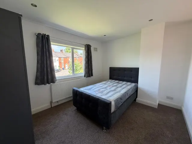 Poplar Grove, Newcastle-Under-Lyme, ST5, photo 2
