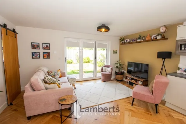 Photo 3 — 2 Charlton Place, Studley