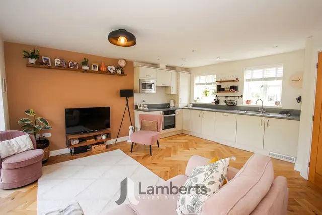Photo 2 — 2 Charlton Place, Studley