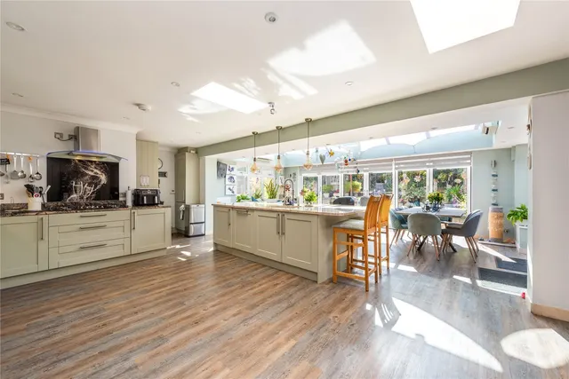 Usherwood Close, Tadworth, KT20, photo 2