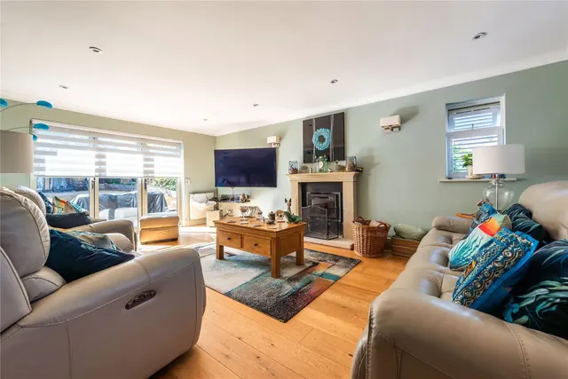 Usherwood Close, Tadworth, KT20, photo 3