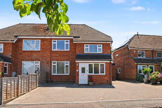 Meadow Close, Tring, Hertfordshire, HP23 5BT, photo 1