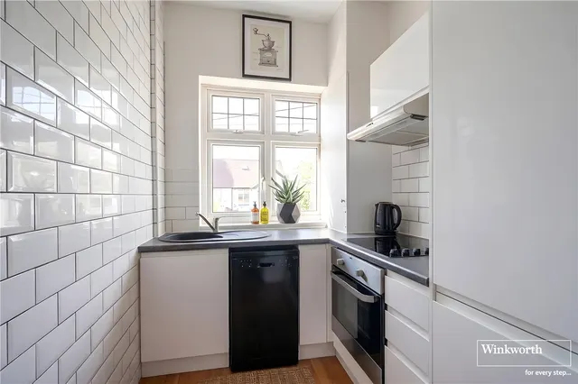Photo 2 — Barford Close Hendon London Nw4