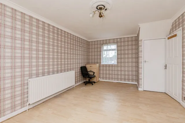 Photo 3 — Hillcrest Avenue, Grays, Essex, RM20