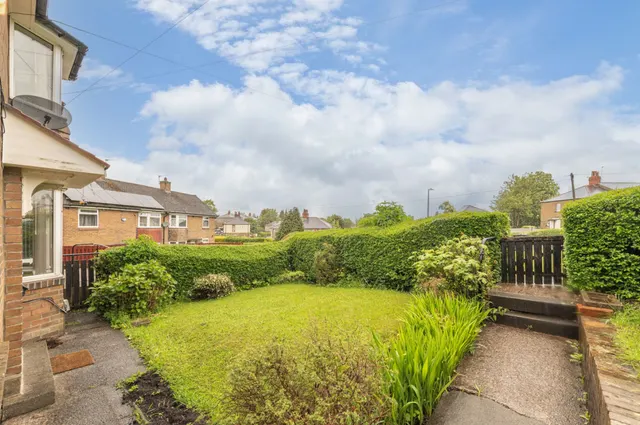 Photo 2 — Sandene Avenue, Huddersfield