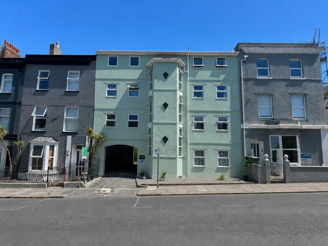 St James Court, The Hoe, Plymouth, photo 1