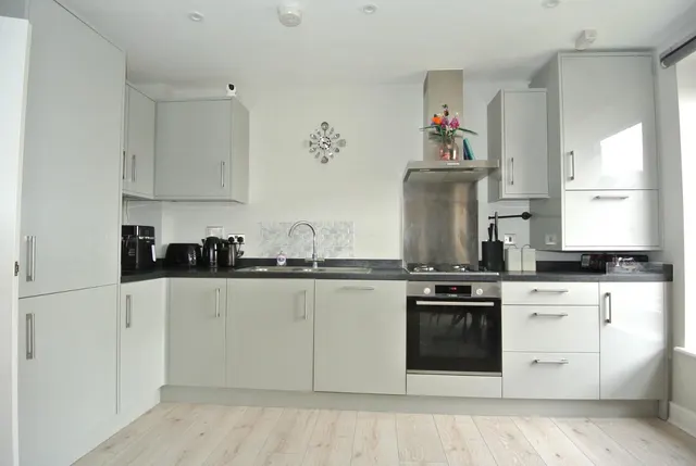 Photo 3 — 35a Woodthorpe Road, Ashford, London, TW15 2AZ