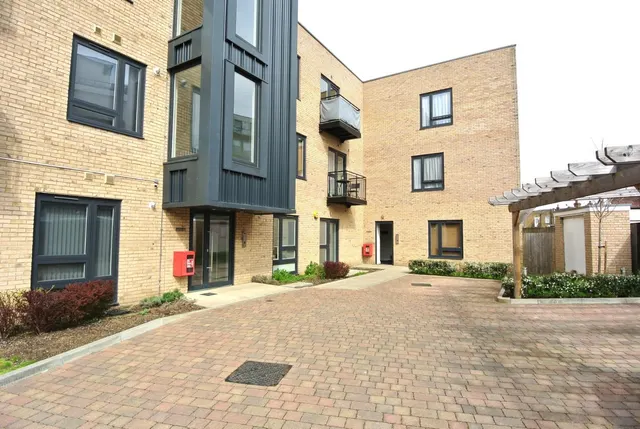 35a Woodthorpe Road, Ashford, London, TW15 2AZ, photo 1