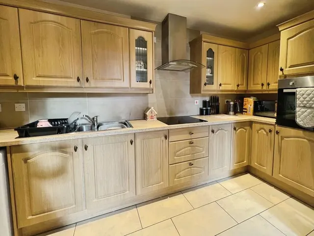 Bradford Road, Batley, WF17, photo 1