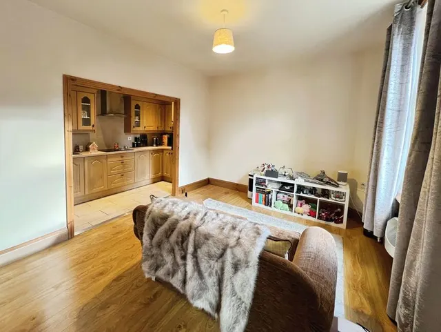 Bradford Road, Batley, WF17, photo 3