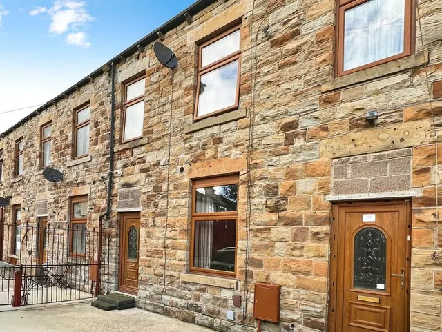 Bradford Road, Batley, WF17, photo 2