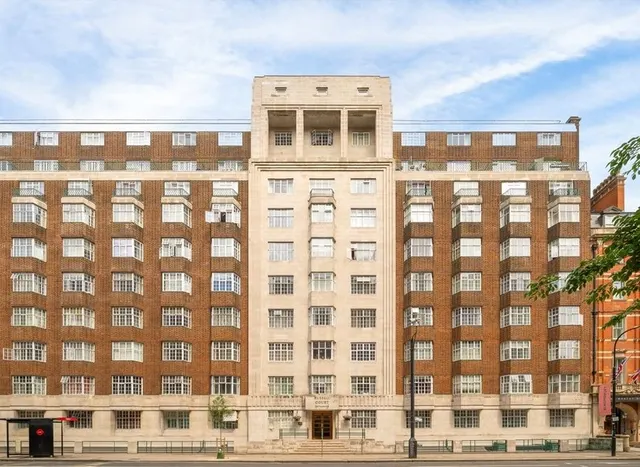 Woburn Place, Bloomsbury, WC1H, photo 1